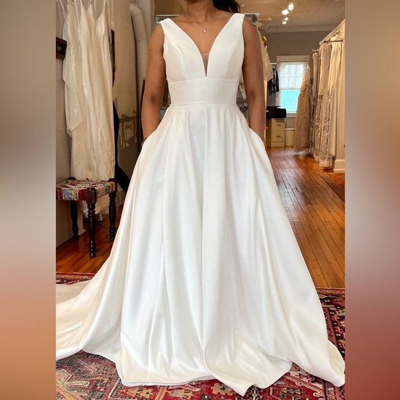 Stella York Dresses & Skirts - White Stella York Wedding Dress